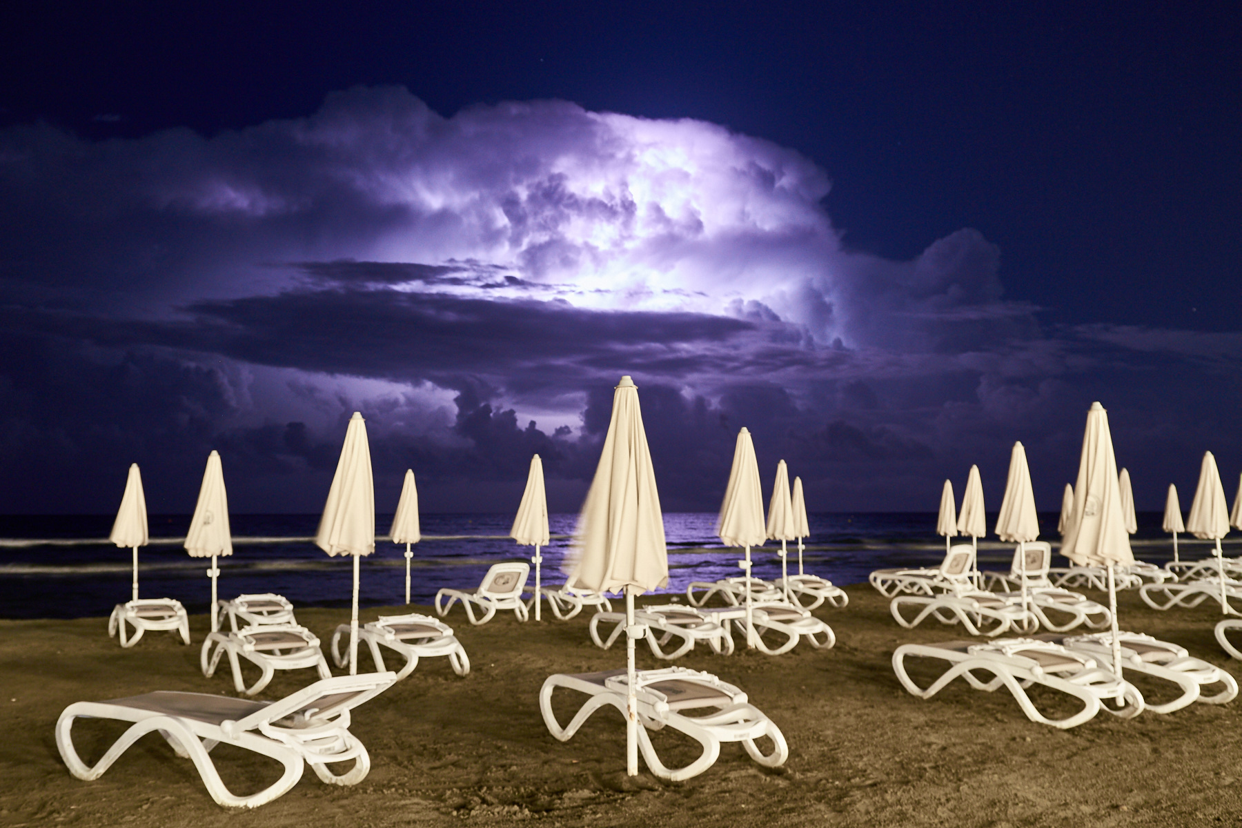 Gewitter über Mittelmeer, Strand in Larnaka (Zypern) Photo: Andi Fuhrer
